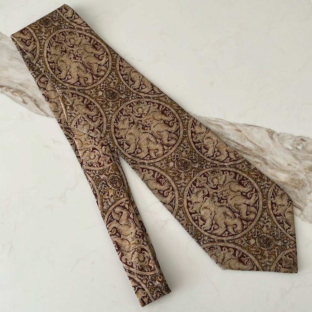 EUC Metropolitan Museum of Art 100% silk baroque design tie in shades of brown